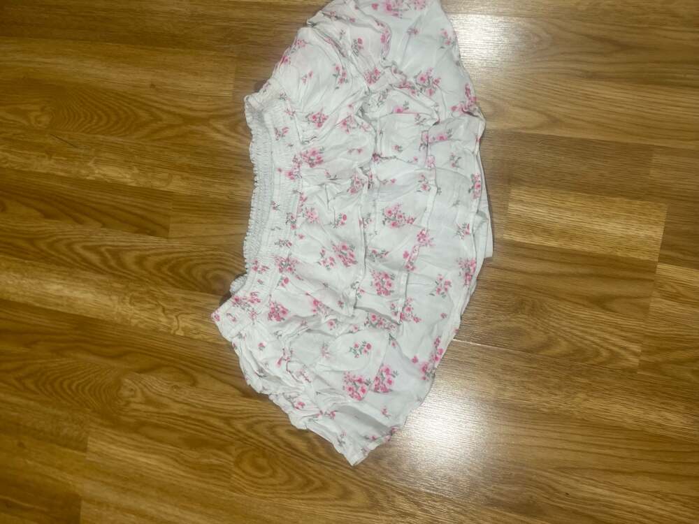 Hollister Women's White and Pink Floral Tiered Ruffle Mini Skirt